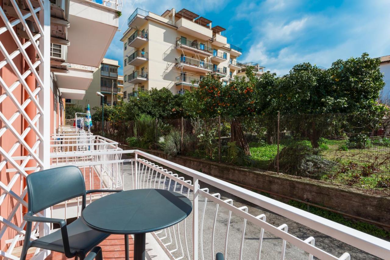 Orange Street Studio Apartment Соренто Екстериор снимка